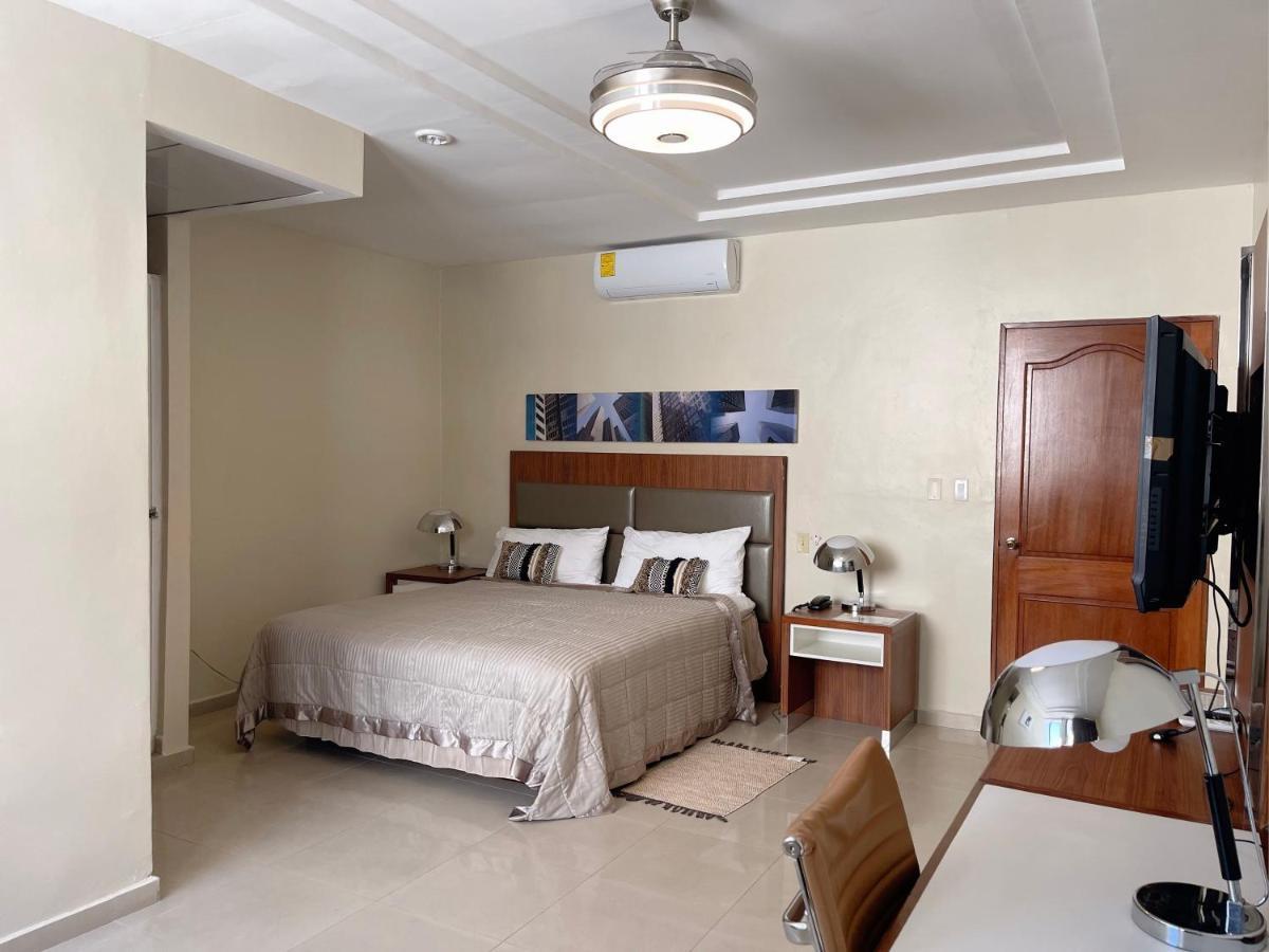 Hotel Libertad At Historic Main Street Santo Domingo Exterior photo